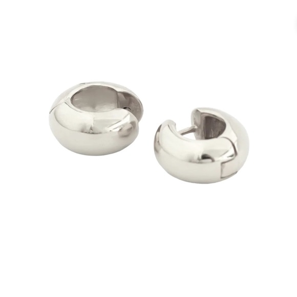 HOUSE OF HARLOW 1960 Silver Tone Huggie Hoop Earrings Chunky NIB - Picture 2 of 8